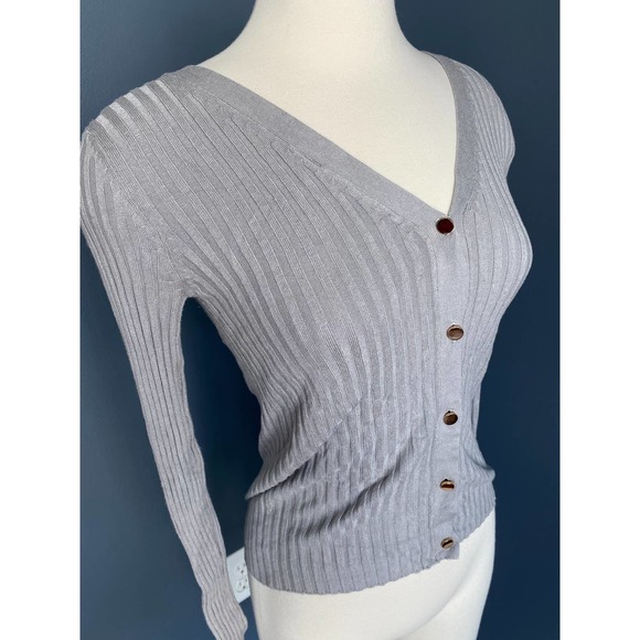 Gray ribbed sweater with gold buttons - Picture 5 of 5